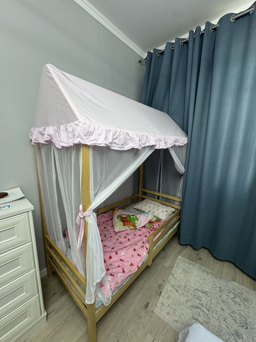 Кровать домик с балдахином