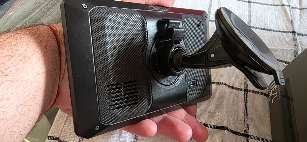 Навигация за камион Garmin Dezl LGV700 7 инча карти за цяла Европа