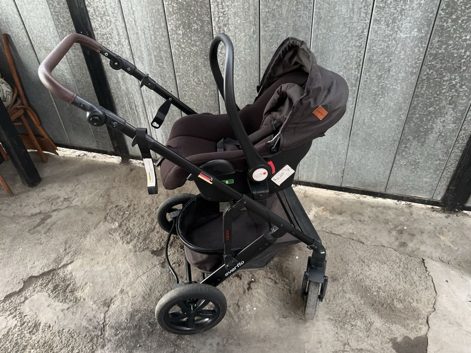 Продам детскую коляску 3 в 1