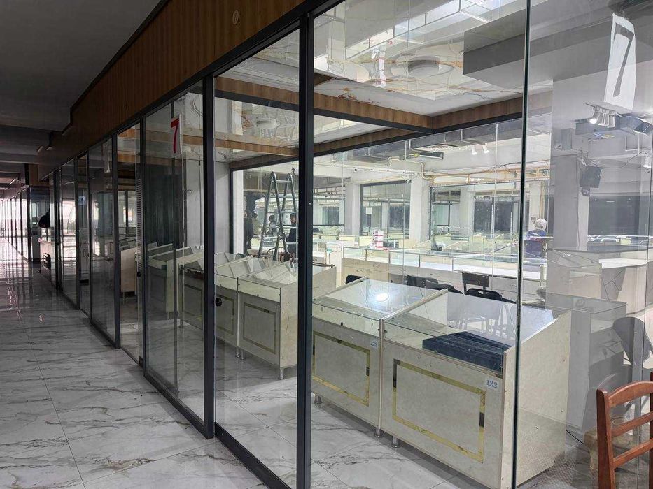 Namangan shahridagi Afsonalar vodiysi, tilla bozordafi dokon sotiladi.