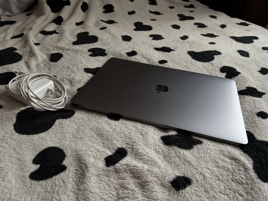 Продам MacBook Pro 15 2018