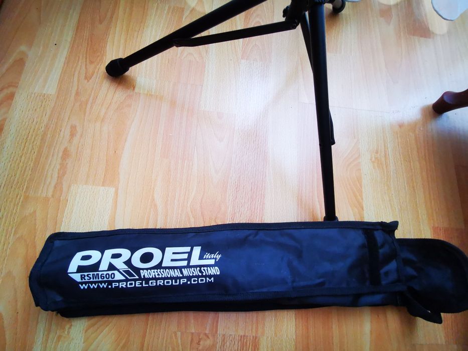 Stativ Proel impecabil