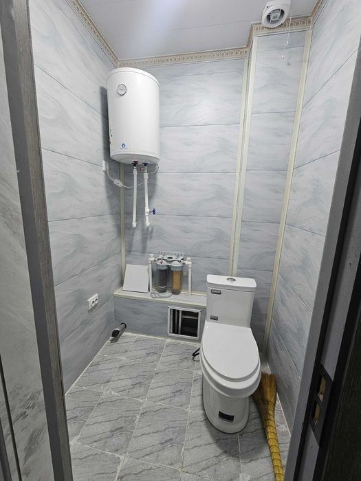 3 хоналик квартира 2 кават кирпичный дом, 7 микр, чупбозор