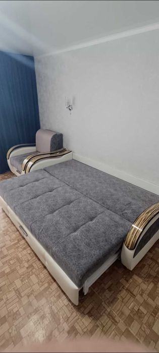 Продам диванс креслом