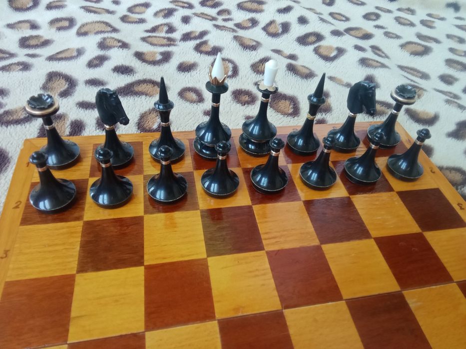 Шахматы СССР  ( размер 37 см х 37 см )