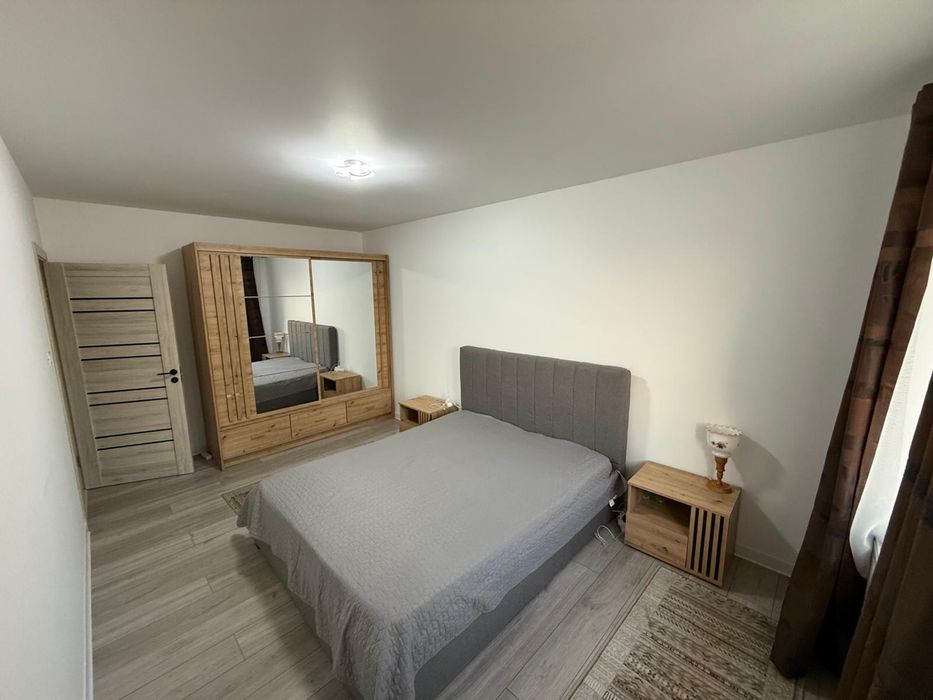 Proprietar vand jumatate duplex Parța