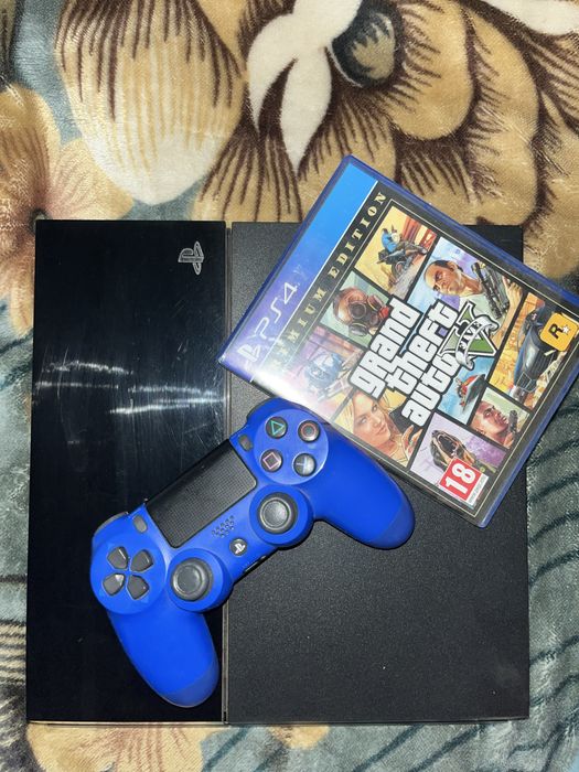 Vand ps 4 in stare buna de functionare