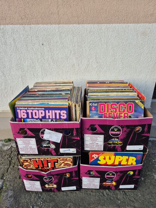 Vând Lot 300lp Discuri Vinil cu muzică usoara mixta straina 

Artiști: