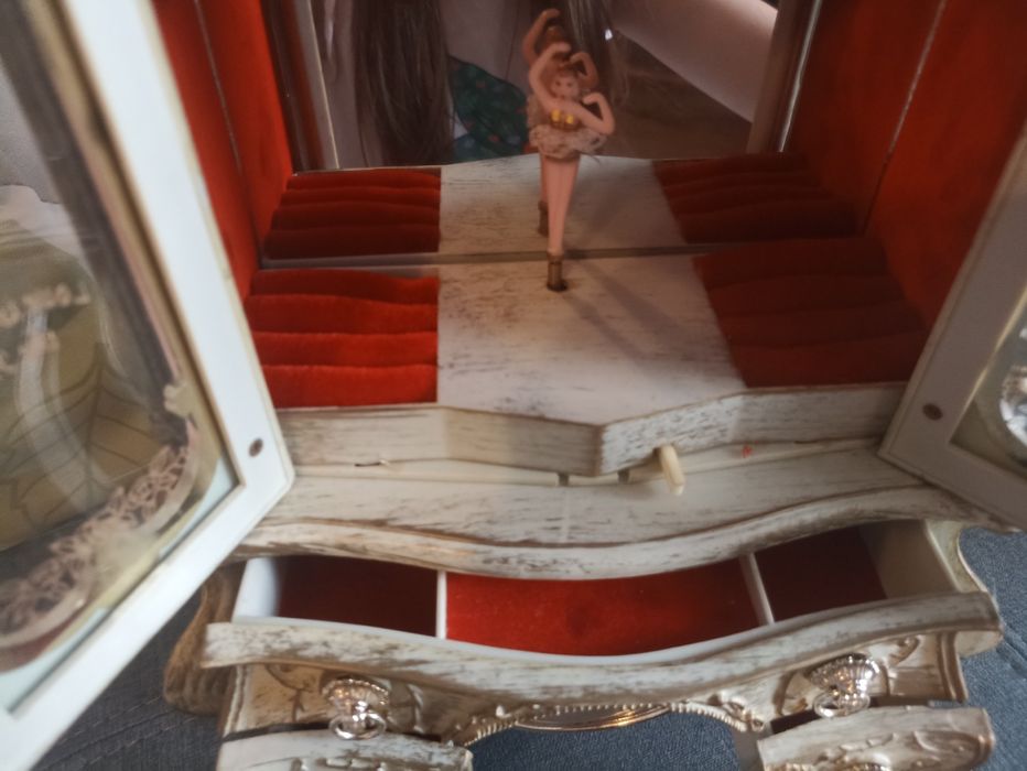 Cutiuță muzicală de bijuterii