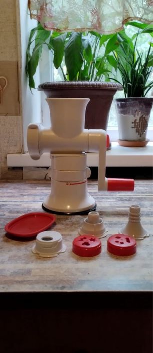 Продам мясорубка tupperware