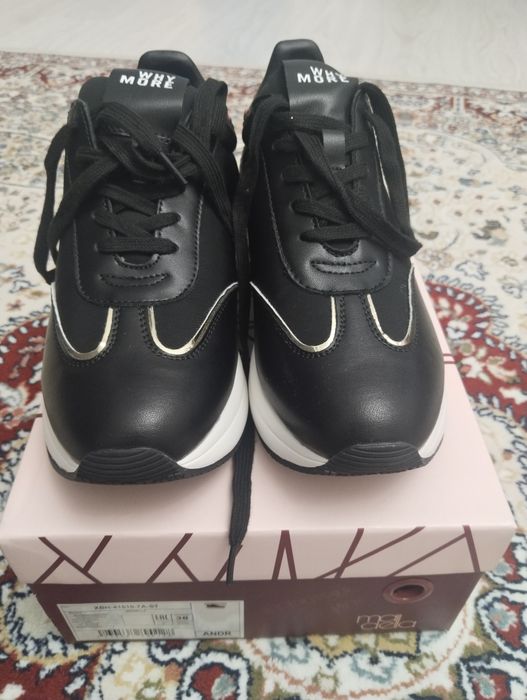 Натуральные кроссовки