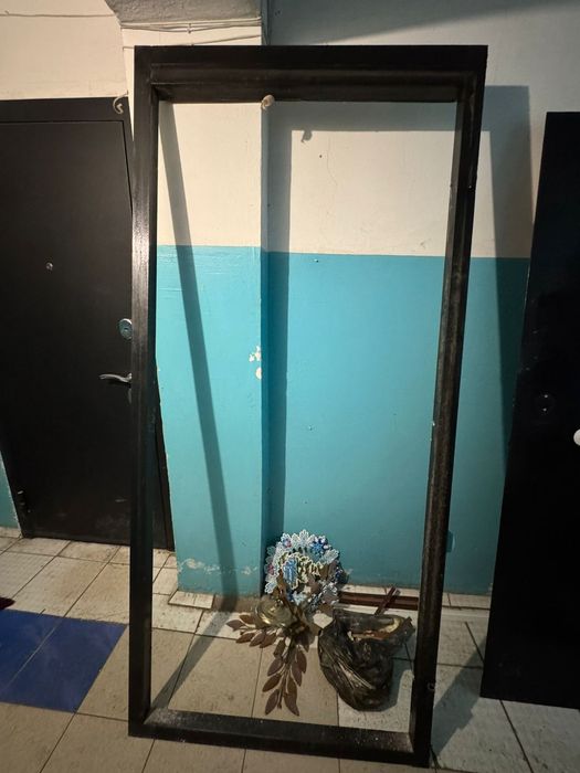 Входная железная дверь