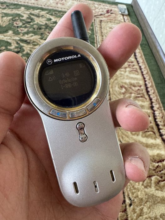 Motorola V70 сотилади.