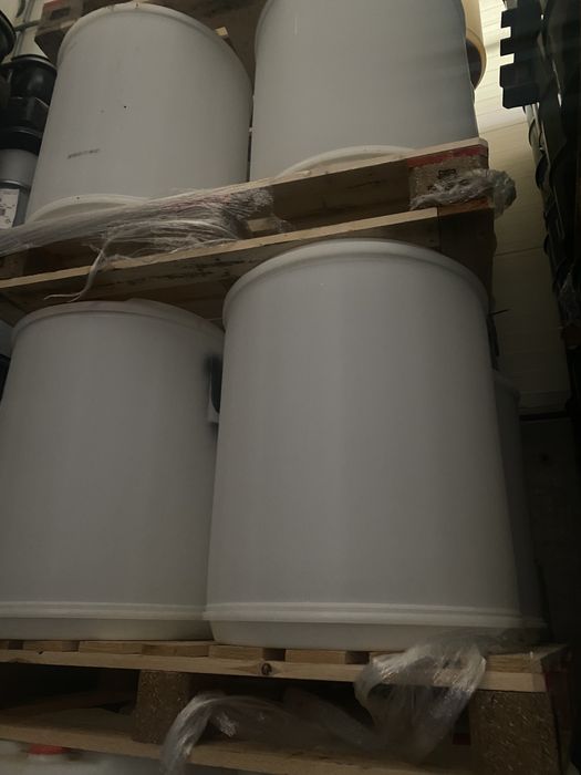 Канистры пластиковые 150л очень плотные качество люкс