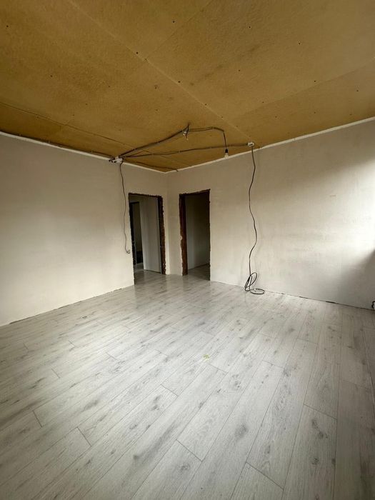 Продам дом с хозпостройками и земельным участком