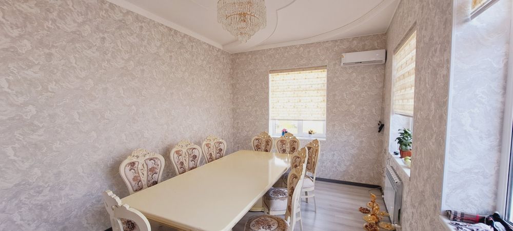 Продаётся стол со стульями в гостиничный 8-10 местный