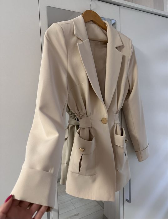 Елегантно дамско сако в бежово – S/M размер