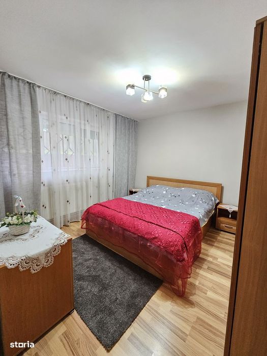 2 camere, situat la parter pe B-dul Roman Mușat, mobilat ți utilat