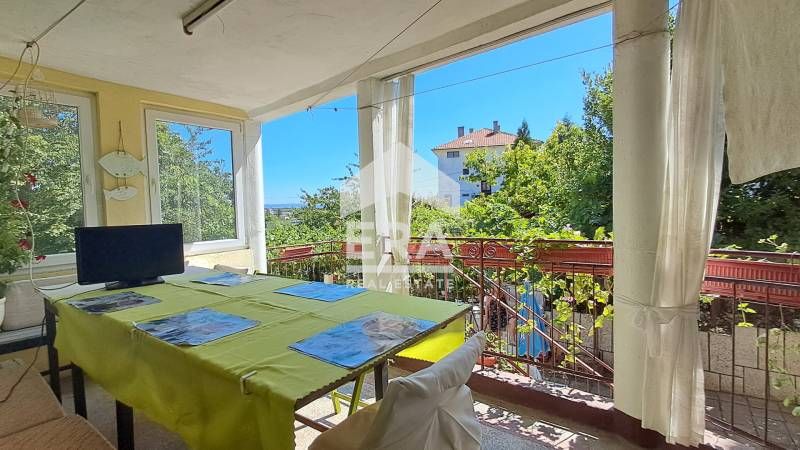 Хотел на 4 етажа за продажба, с общо 18 едностайни и двустайни апартам