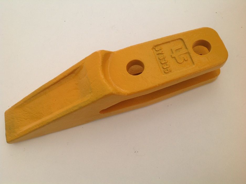 Dinti de cupa pt. Buldoexcavator CAT la 10 Euro pe stoc