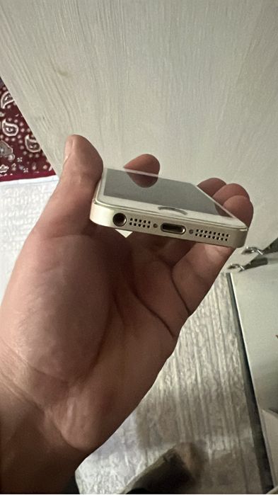 Продам айфон 5s. В идеальном состояние.