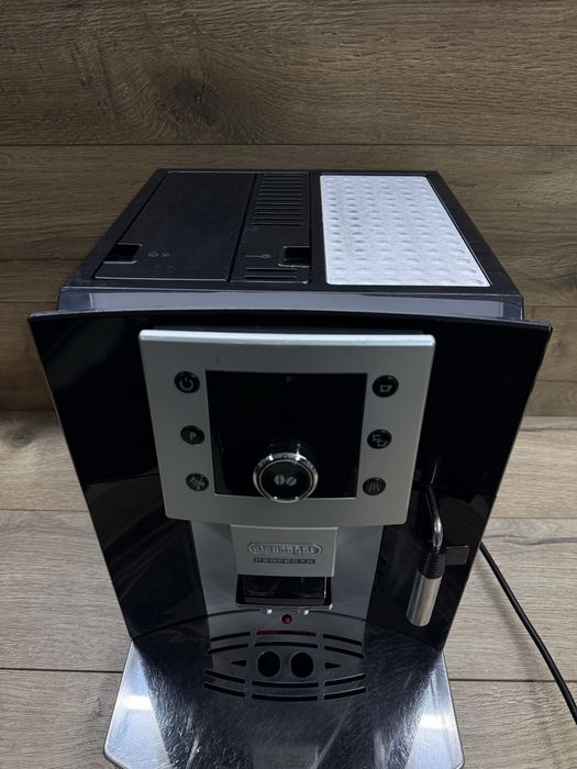 Продавам кафемашина Delonghi Perfecta Type:ESAM5400 EX1