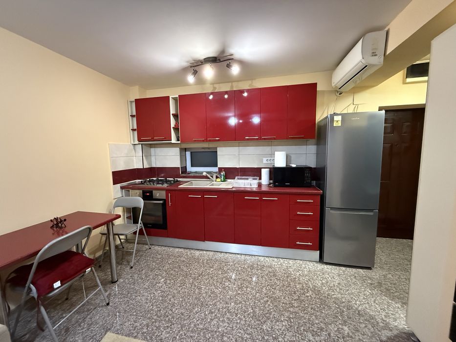 Inchiriez apartament