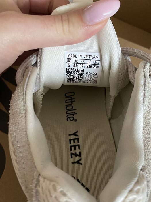Adidasi yeezy 500
