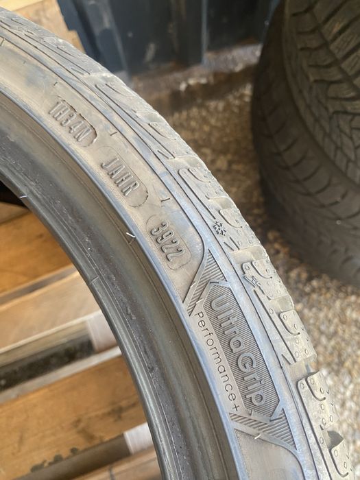 245/35/19  Goodyear Зимни