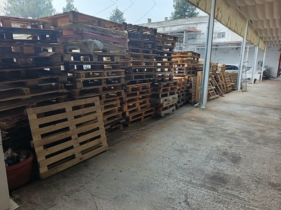 Продавам палети на различни размери