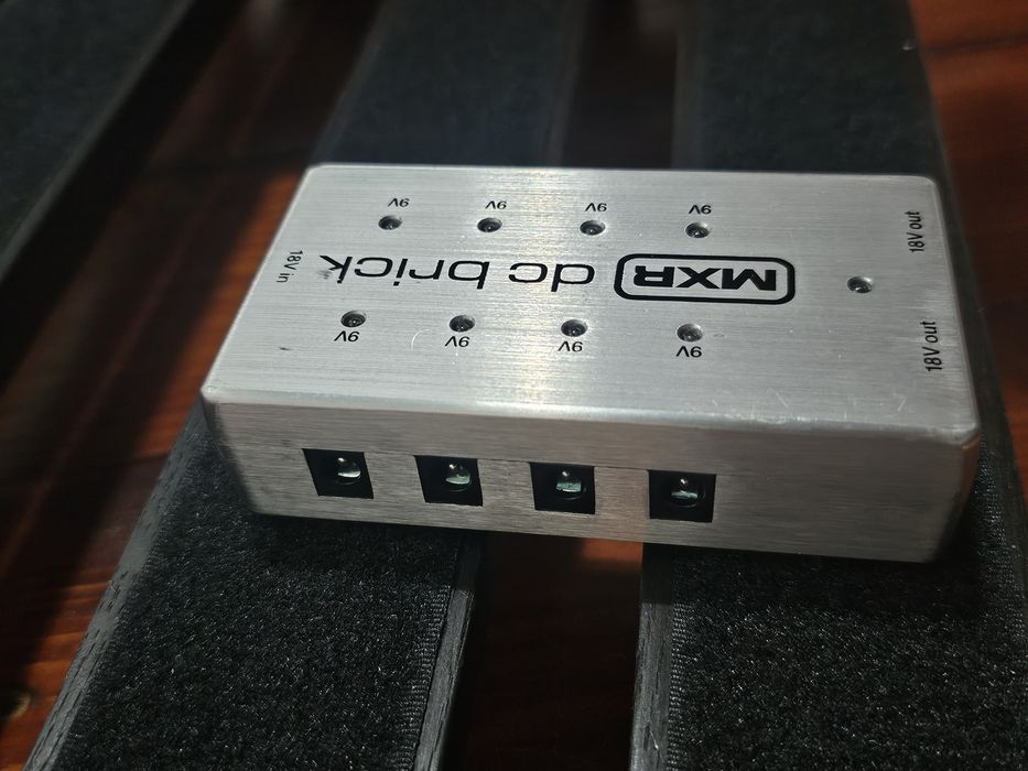 Sursa pedale MXR DC BRICK