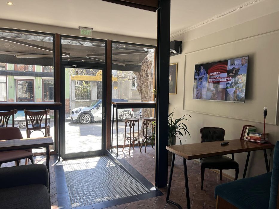 Дава се под наем Едностаен апартамент в Варна, Център - 30 кв.м за 378.93 € - Снимка #2