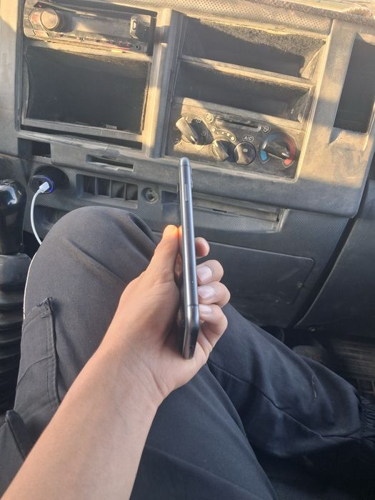 Ayfon 11 sotiladi yomkst 77 64Gb xotira LLA region radnoy ochilmagan