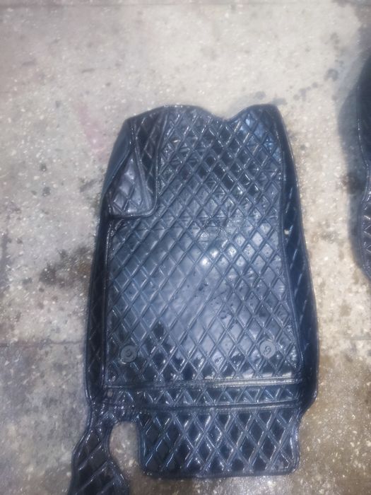 Продам коврик на hyundai elantra