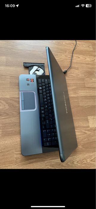 Laptop Toshiba display 17,3 inch,Windows,4gb ram functional cu incarca