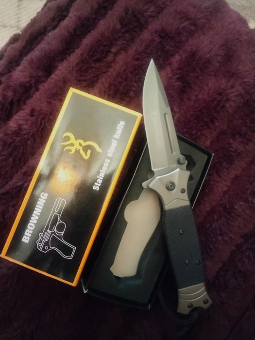 Масивен полуавтоматичен нож