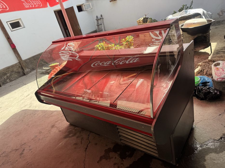 Vitrina holadilnik joyimiz yopilgani uchun sotvomiza zor sastiyanada!