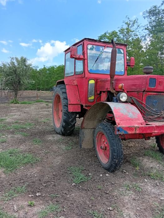 Vând doua tractoare U650
