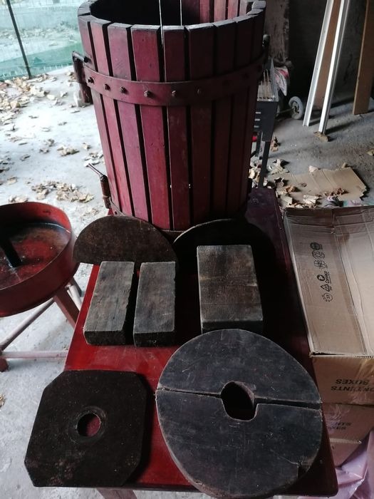 Vând damigene de 50L,  TEASC