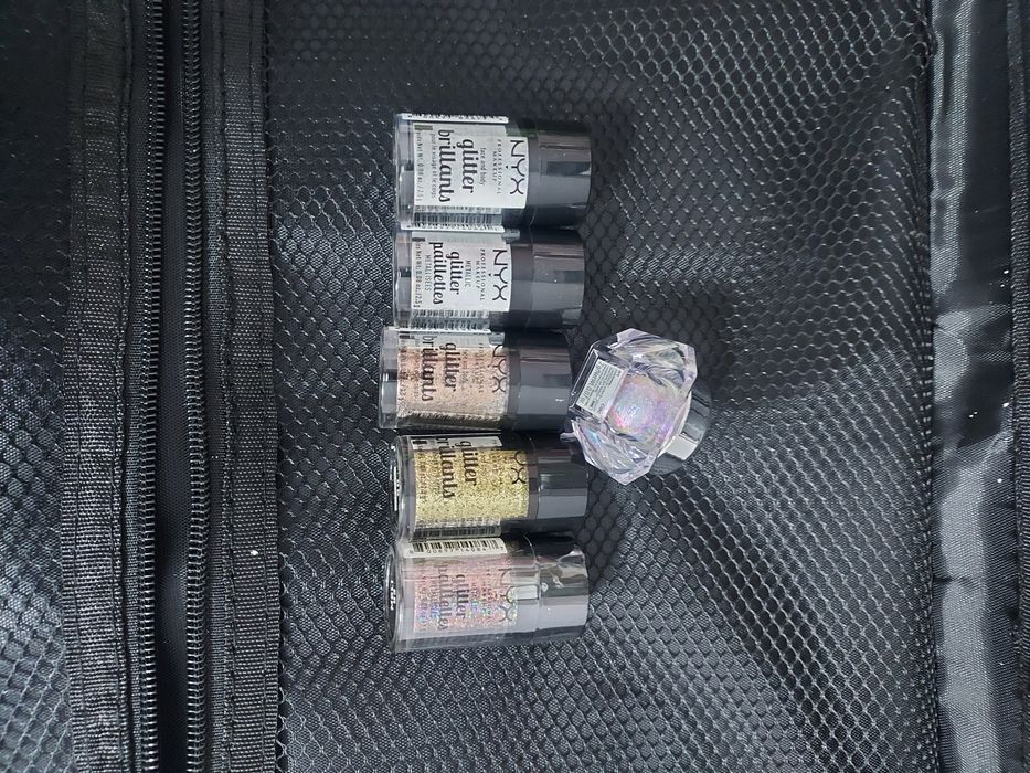 Sclipici Nyx, farduri,tus maro si negru Iglot