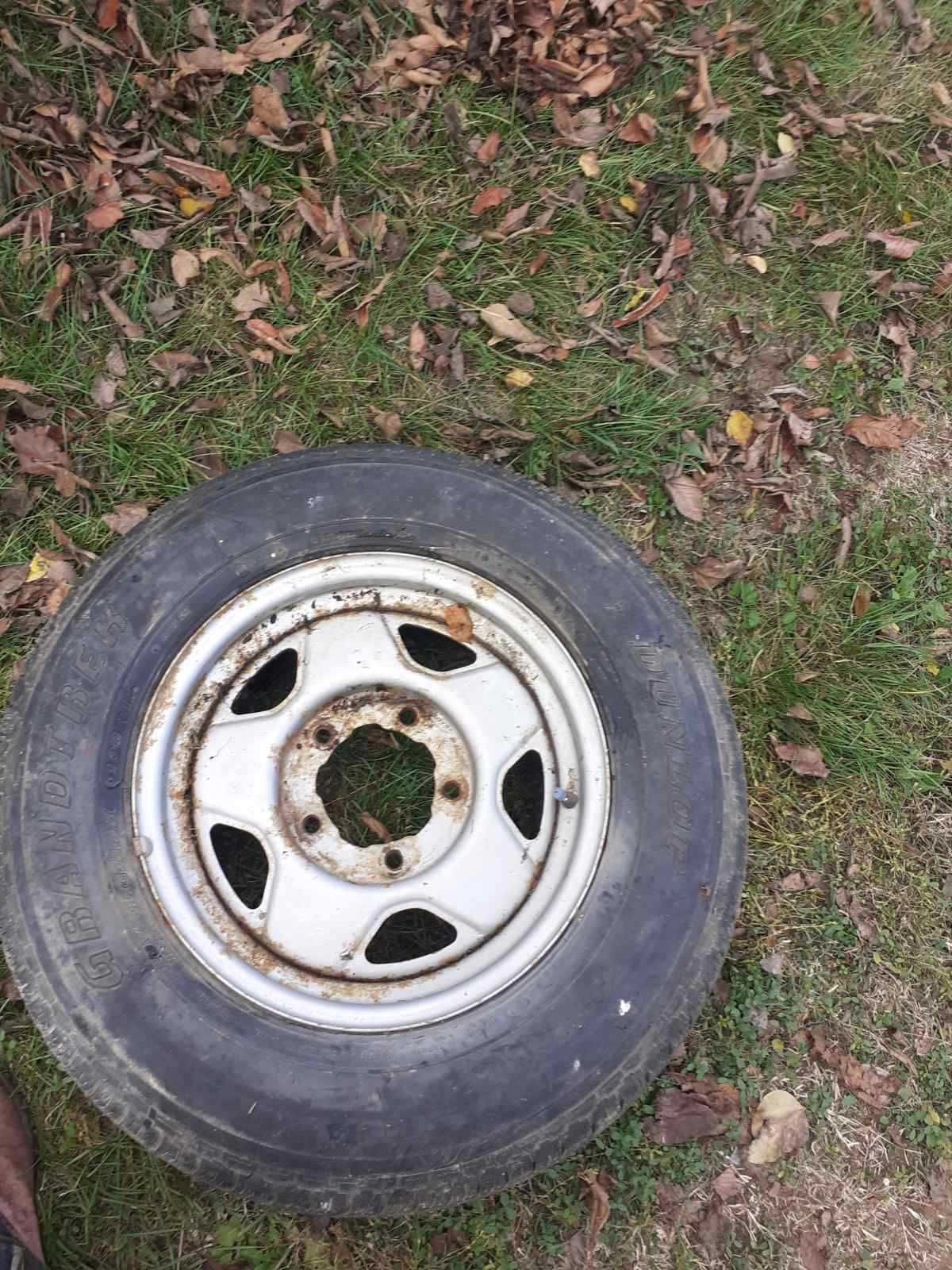Джанта с гума Dunlop Grandtrek 195R15 за Daihatsu, Suzuki, Lada, Uaz гр ...