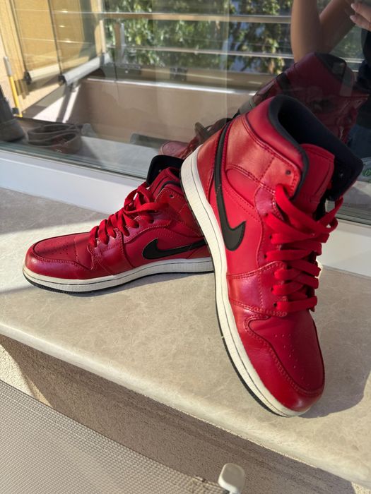 Nike Air Jordan mid reverse banned
