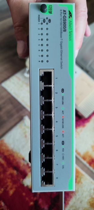 3 Switchuri Gigabit