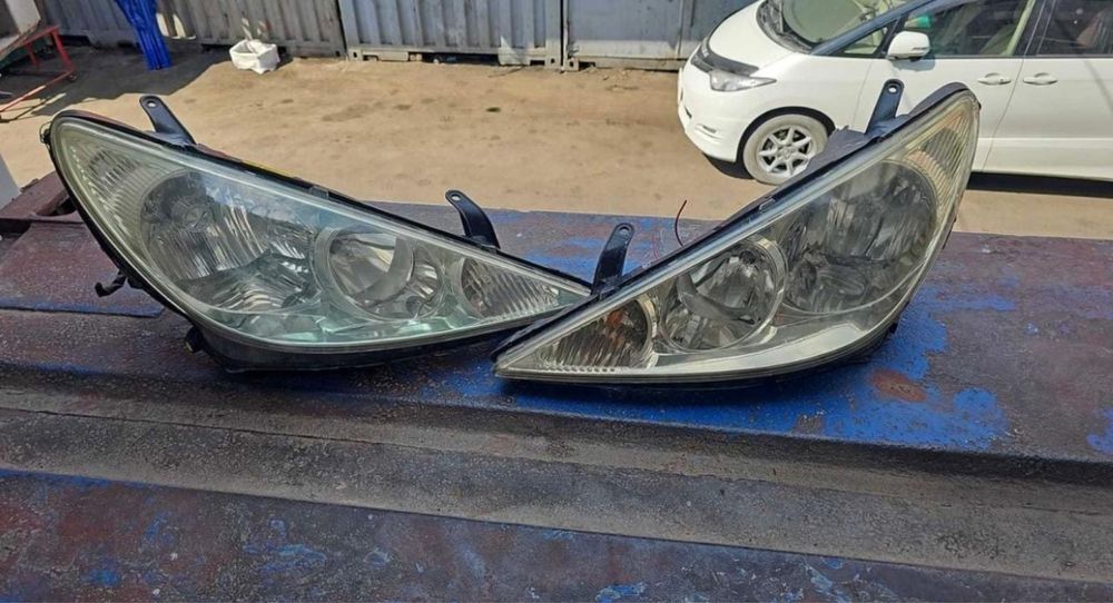 Фары на Estima Эстима привозной Японский