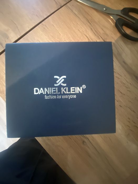 Продам часы новые Deniel klean