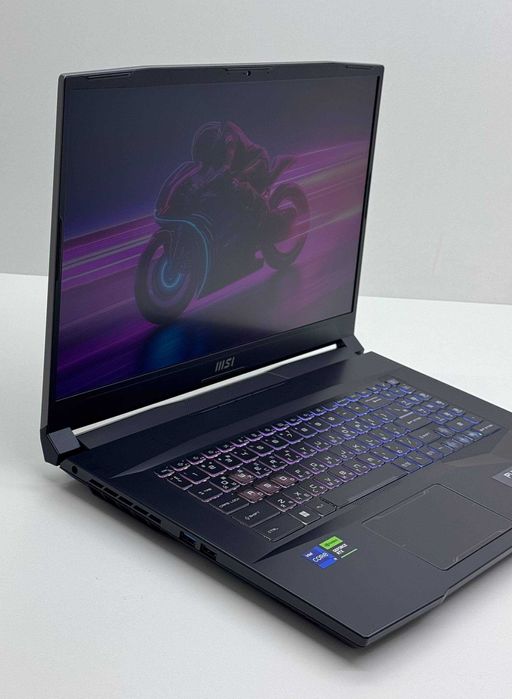 Msi Pluse 17 — i9 - 13900H / RTX 4070 8GB / DDR5 16GB /