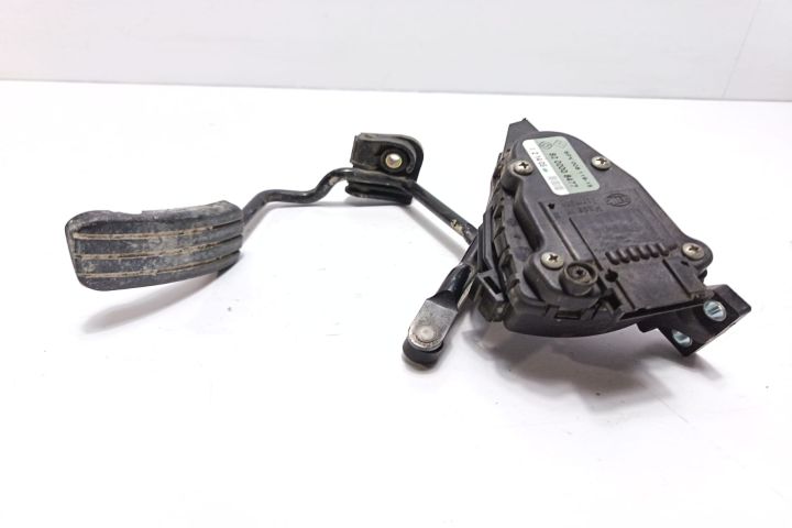 Pedala acceleratie 8200008477 Nissan Primastar prima generatie seria