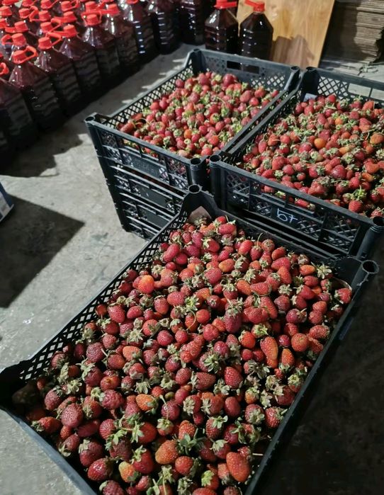 Домашнее натуральные варенье из малины клубники и лимон имбирь