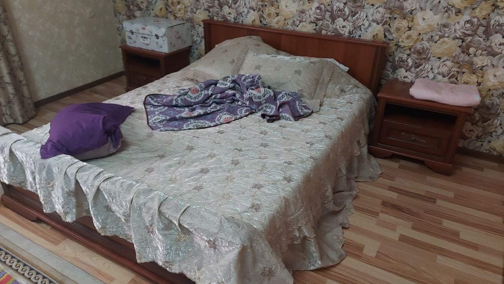 Продам спальный гарнитура.