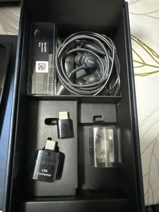 Samsung S8+ .2 броя ЗА ЧАСТИ! + Два броя протектор